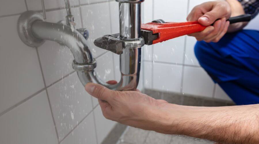 Expert burst pipe repair services in Beaverville, IL